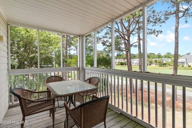 Building Photo - 3350 Club Villas Dr