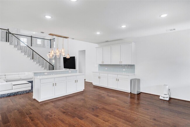 Building Photo - 108 Greenthread Dr