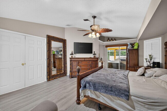 Building Photo - 3077 SE Galt Cir