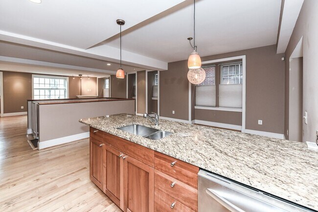 Building Photo - Luxury Two Bedroom near DuPont + Parking
