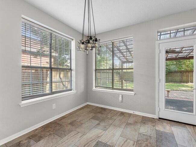 Building Photo - 3910 Echo Mountain Dr