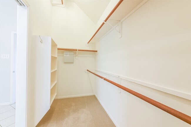 Building Photo - 14610 Farrawood Dr