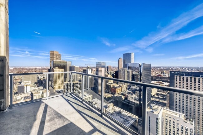 Building Photo - 38th Floor Spire Stunner!