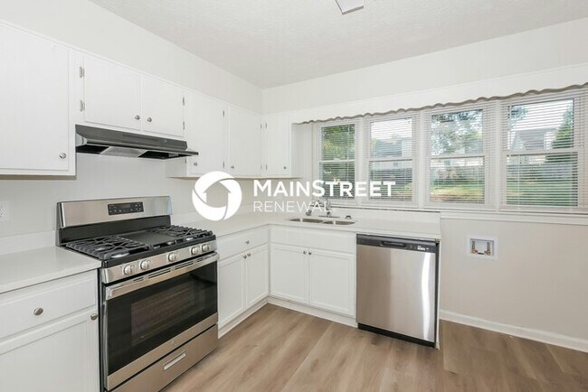 Building Photo - 3 Bedroom Pet-Friendly Home in Hampton, GA with Main Street Renewal