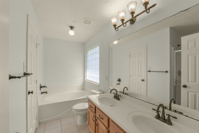 Building Photo - 21007 Terrace View Dr