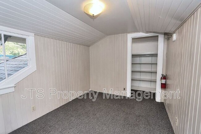 Building Photo - 1015 27th St
