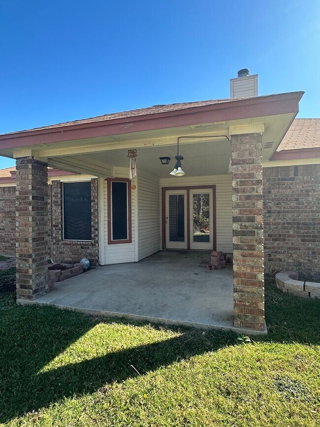 Building Photo - 3 bedrooms PLUS Bonus Room