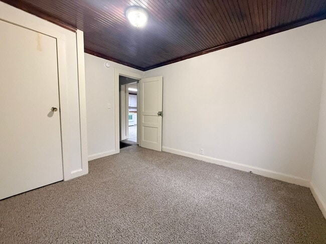 Building Photo - Spacious 2-Bedroom One-Level Home with Carport and Large Backyard