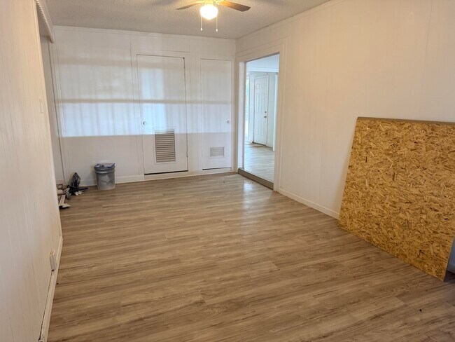 Building Photo - 1801 E 2nd St