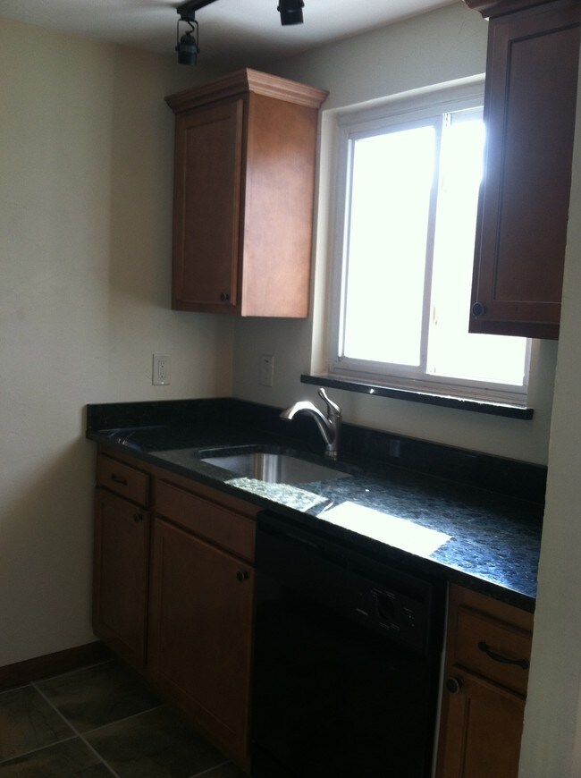 Building Photo - 130 Lacrosse St