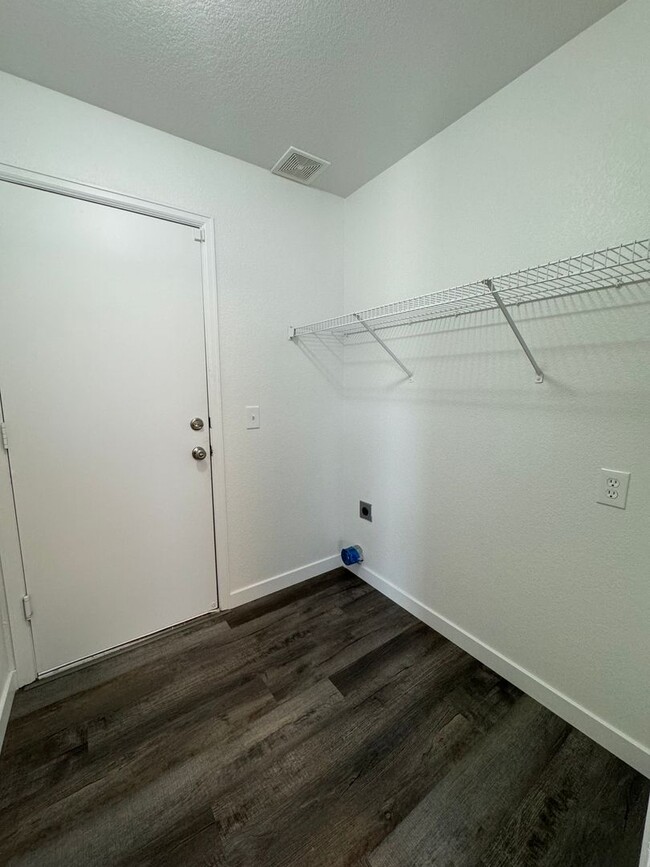 Building Photo - Updated 3 Bedroom in Stetson Hills