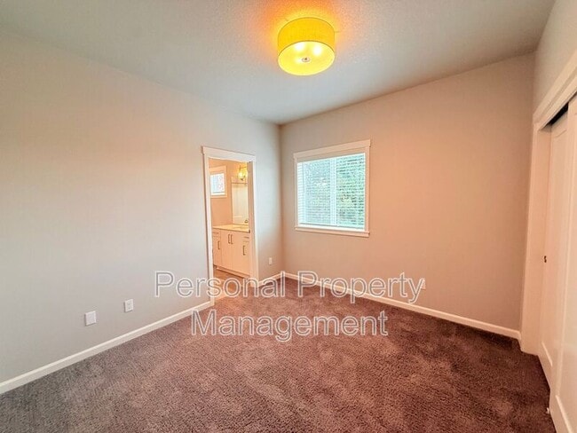 Building Photo - 16336 NE 21st St