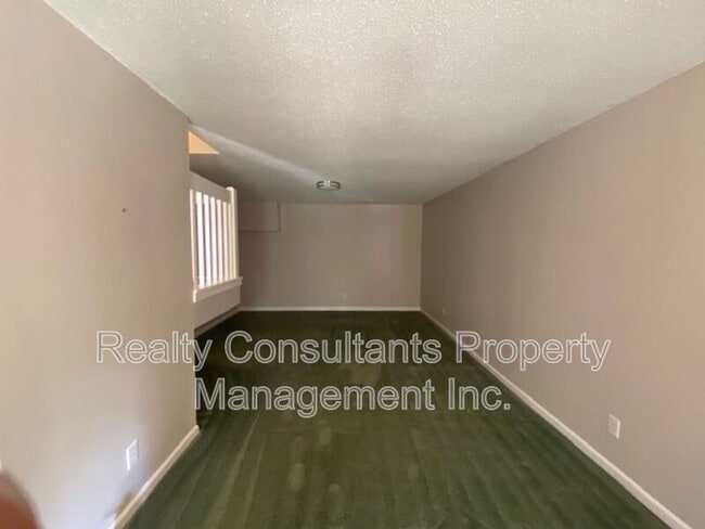 Building Photo - 96 Tannenbaum Cir