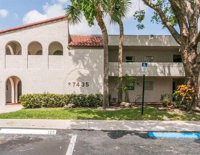 Building Photo - 7435 Woodmont Ter