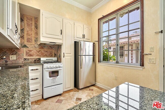 Building Photo - 424 N Arden Blvd
