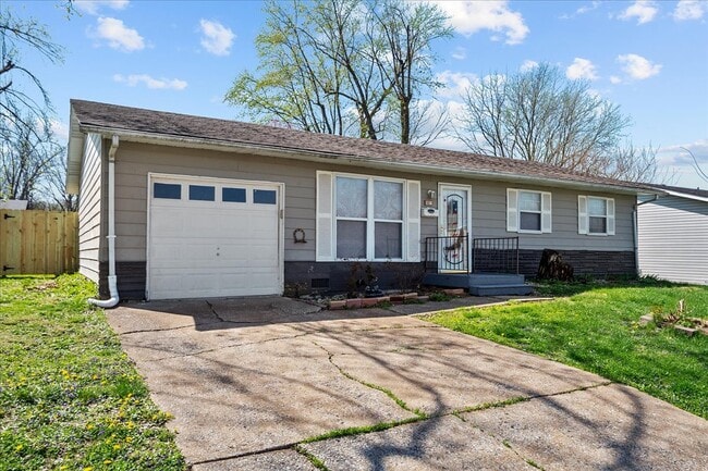 Primary Photo - 807 Estate Dr