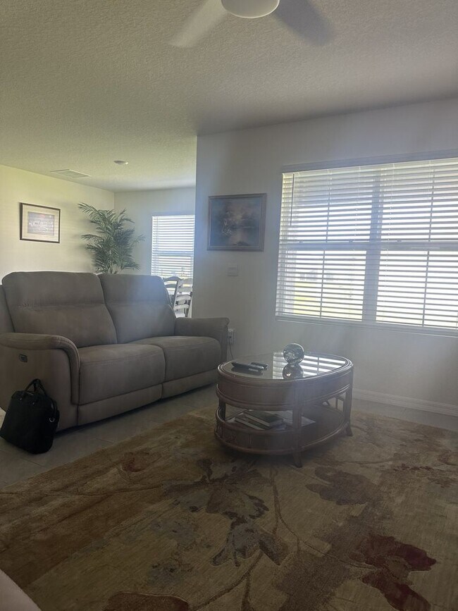 Building Photo - Gorgeous 3-Bedroom, 2-Bathroom Townhouse in Bradenton