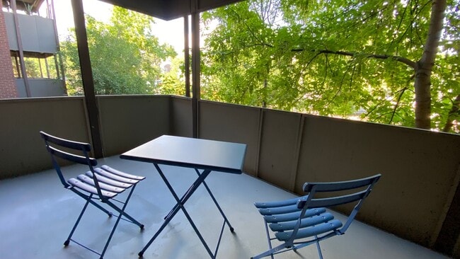 Building Photo - 2 Bedroom 1 Bath - Blocks from Pearl Street and Downtown