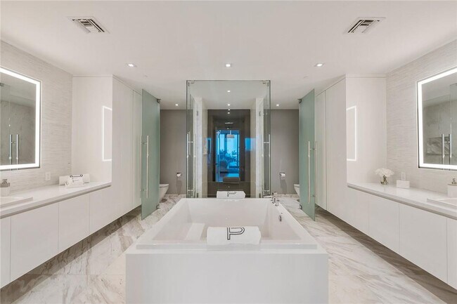 Building Photo - 701 N Fort Lauderdale Beach Blvd