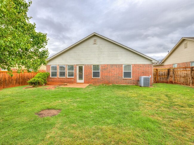 Building Photo - Charming Home in Edmond + Edmond Schools