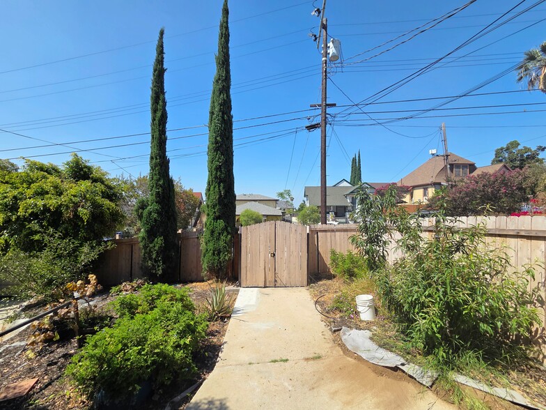 Front yard - 1615 Pennsylvania Ave