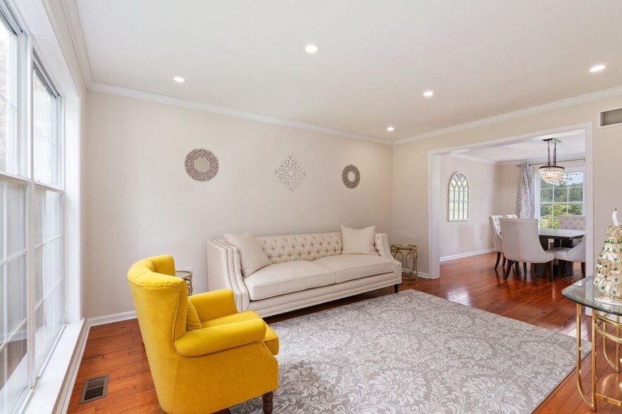 Building Photo - 2190 Beechwood St