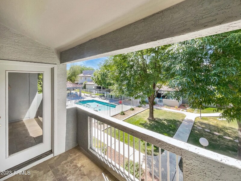 Building Photo - 220 N 22nd Pl