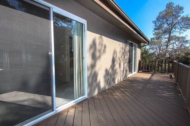 Building Photo - Home located in Pines & Boulders with Views!