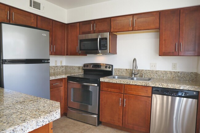 Building Photo - 6087 Montecito Cir