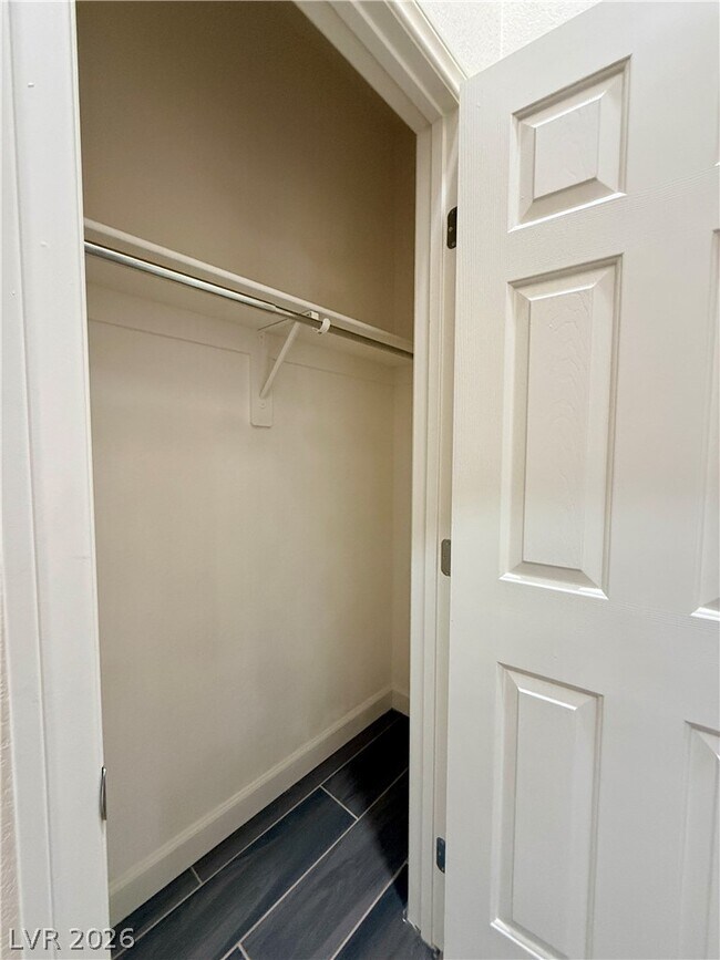 Building Photo - 8565 Hogan Falls Cir