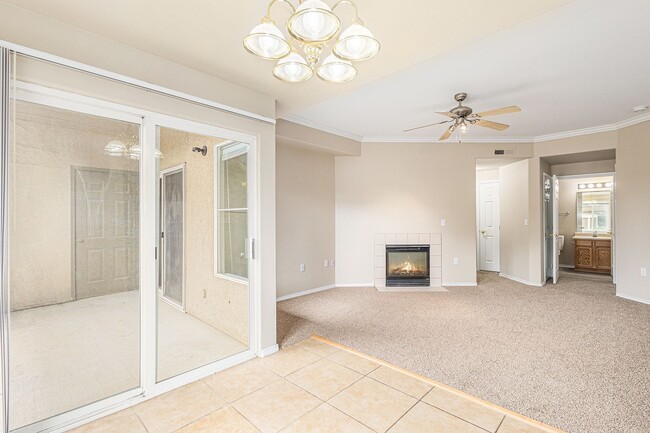 Building Photo - 2 bedroom Condo ,Gated community  Hillsbor...