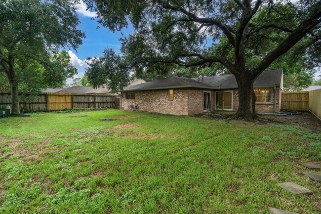 Building Photo - 16450 Parksley Dr