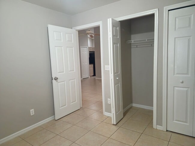 Building Photo - 3 bedroom 2 bath in Lehigh Acres