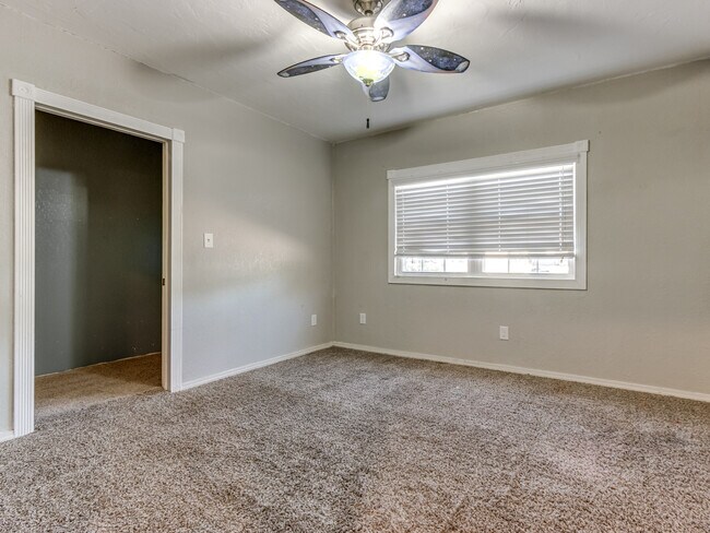 Building Photo - 1131 S Miles Ave