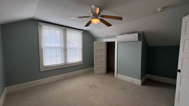 Building Photo - Charming Downtown Greenville Home Available Now!