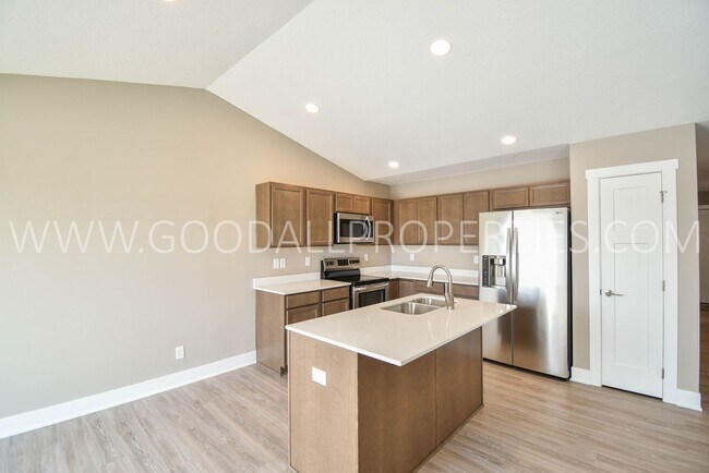 Building Photo - 3 Bedroom, 2 Bathroom Single Family Ranch with 2-Car attached garage