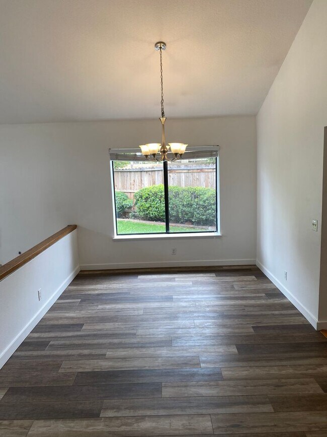 Building Photo - Single Story RSM house with HUGE yard!