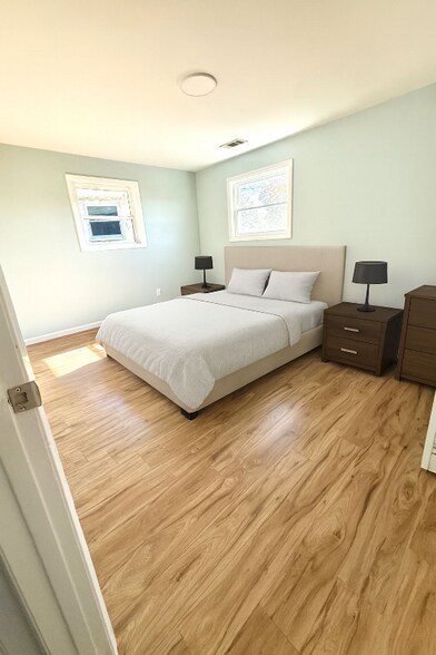 Building Photo - 1 Warren Lodge Ct