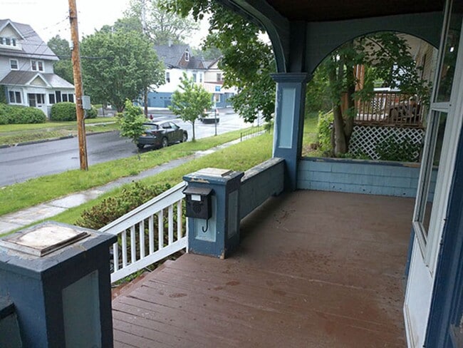 Building Photo - Single Family Home Available 6/1/26