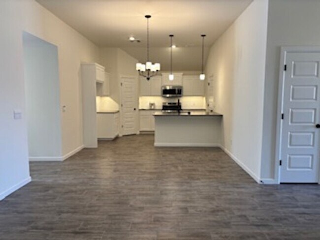 Building Photo - New Home! 1st month free!
