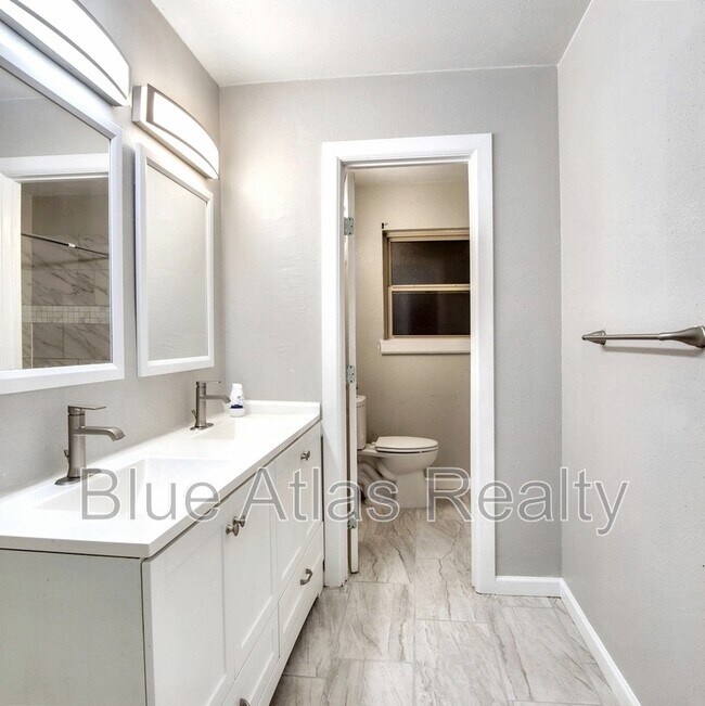 Building Photo - 608 W Pleasantview Dr