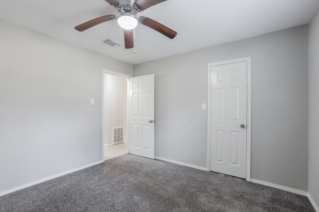 Building Photo - 3607 Dawnwood Dr