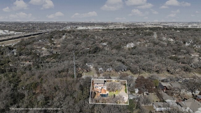 Building Photo - 2100 Daisy Ln