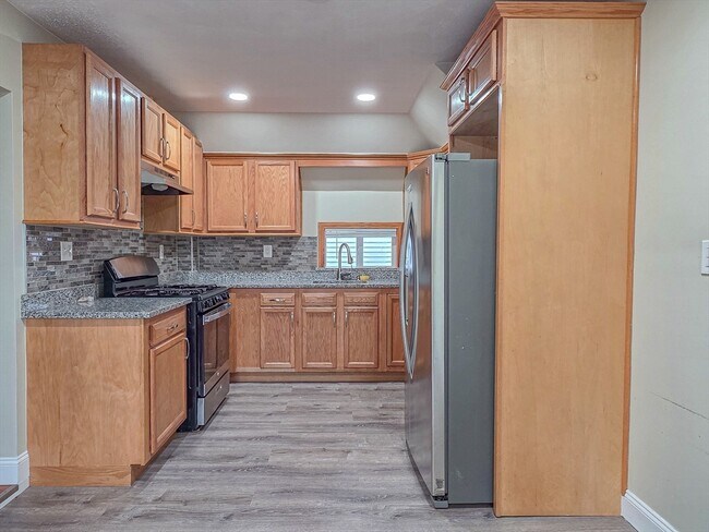 Building Photo - 49 Irving St