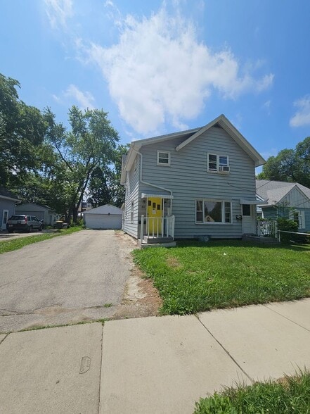 Primary Photo - 811 Rock St