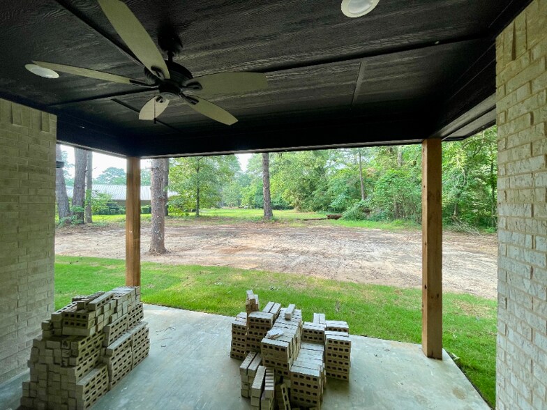 Building Photo - 17562 Highland Cir