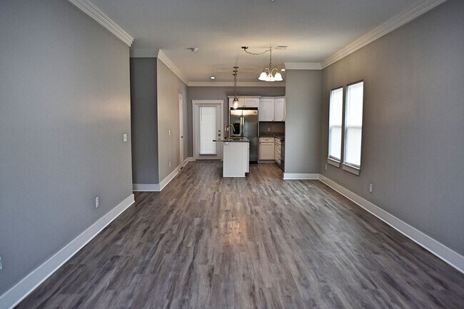 Building Photo - 10 Oakfield Dr N
