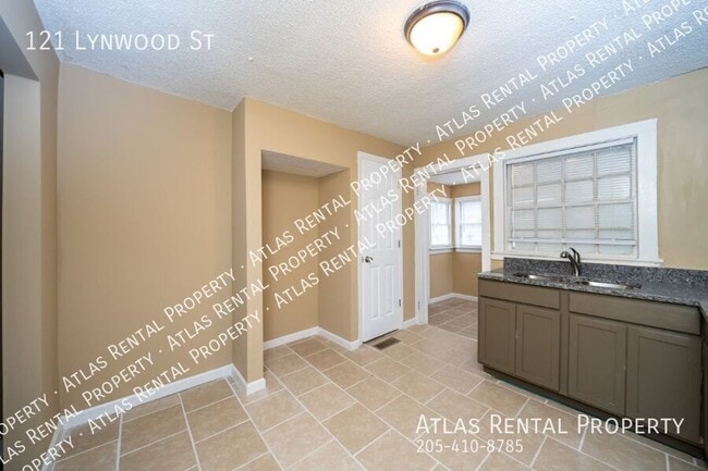 Building Photo - 121 Linwood St