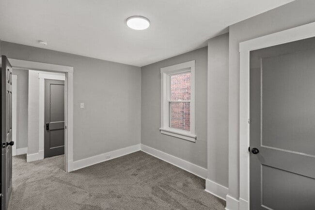 Building Photo - Stunning 3 bedroom home in Carrick available August 15!