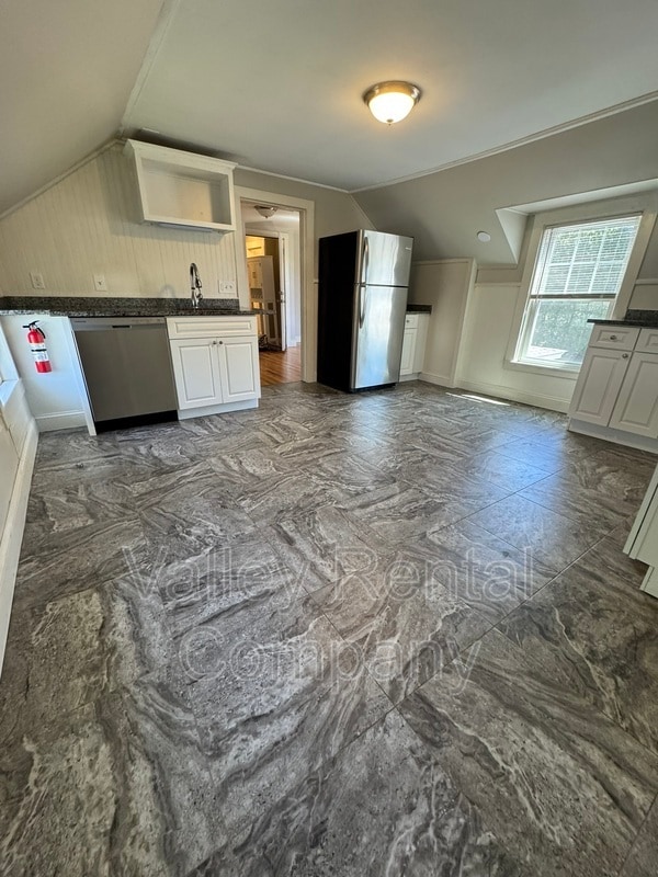 Building Photo - 39 Middle St